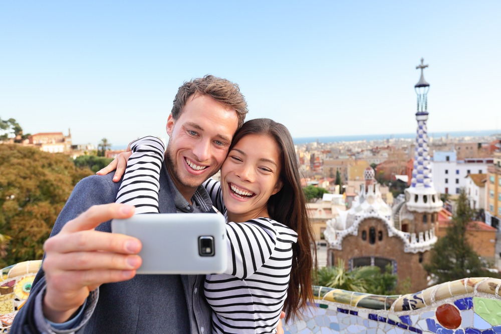 Couple on a city trip in Barcelona
