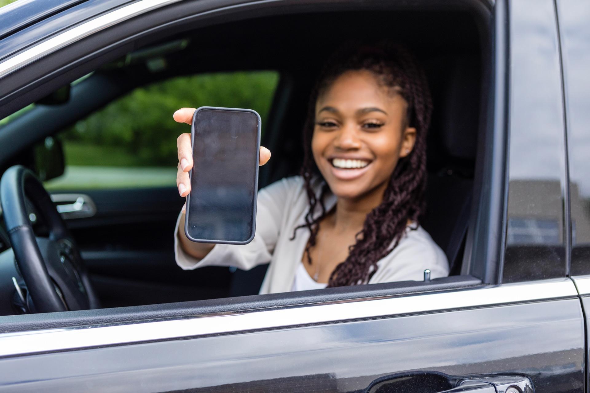 A female driver showing her digital driving licence on her smartphone